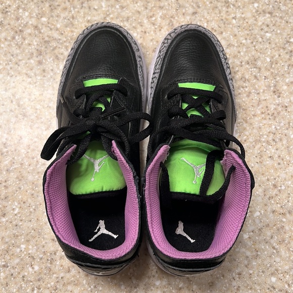 Little Kid's Jordan 3 Retro SE Black/White-Electric Green Size 3y. - Picture 4 of 5
